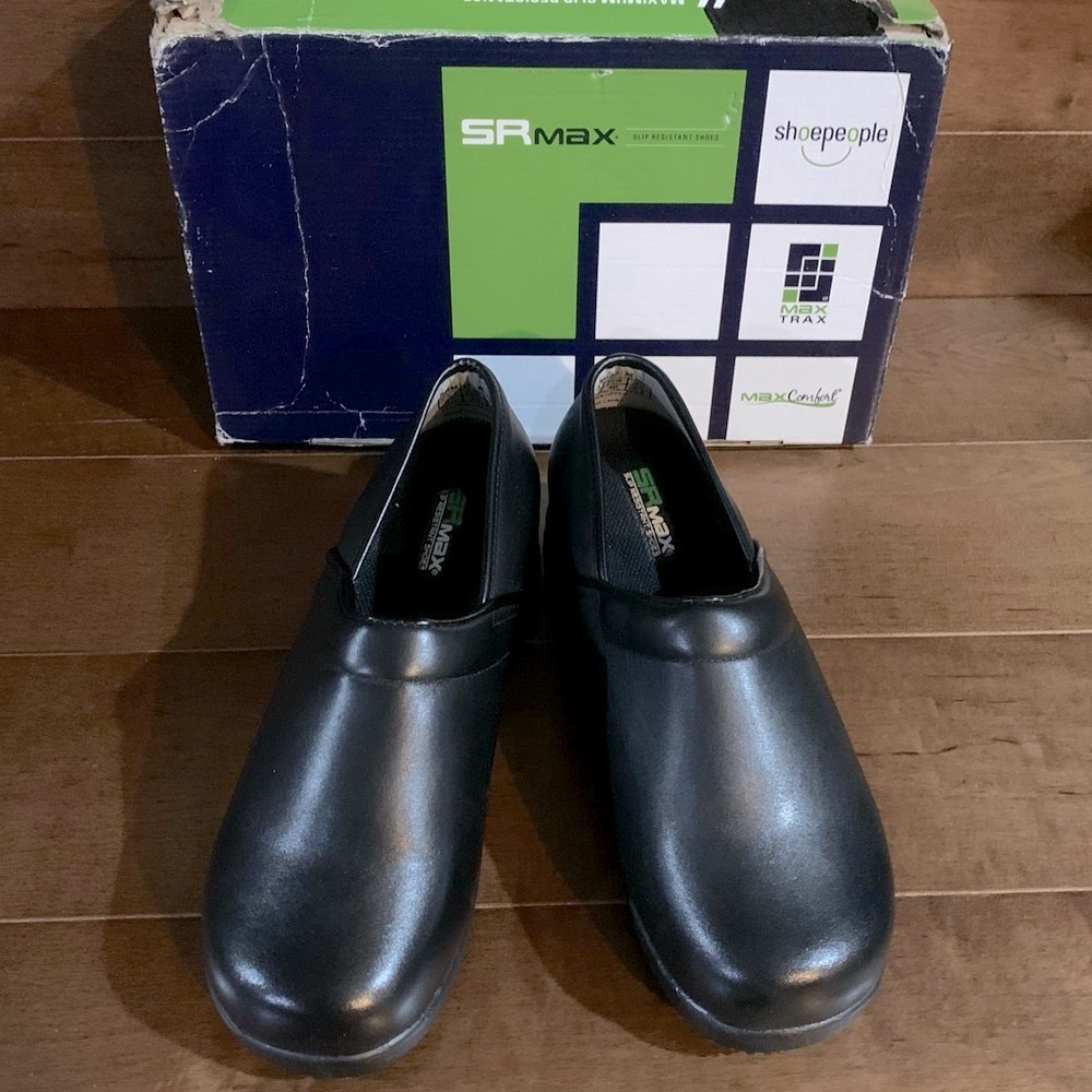 NIB SRMax slip resistant shoes, size 8.5